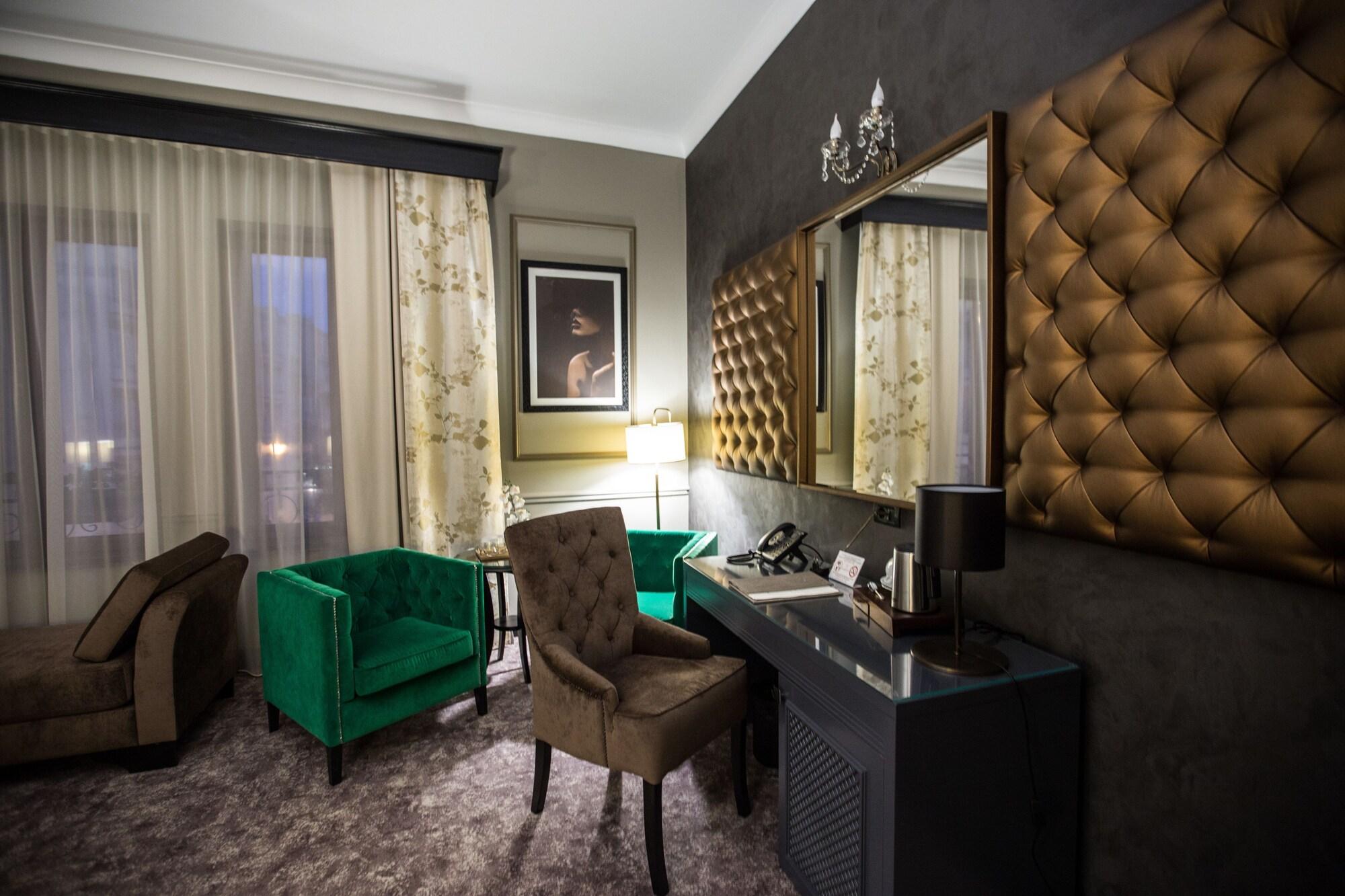 PENINSULA BOUTIQUE HOTEL 38/51