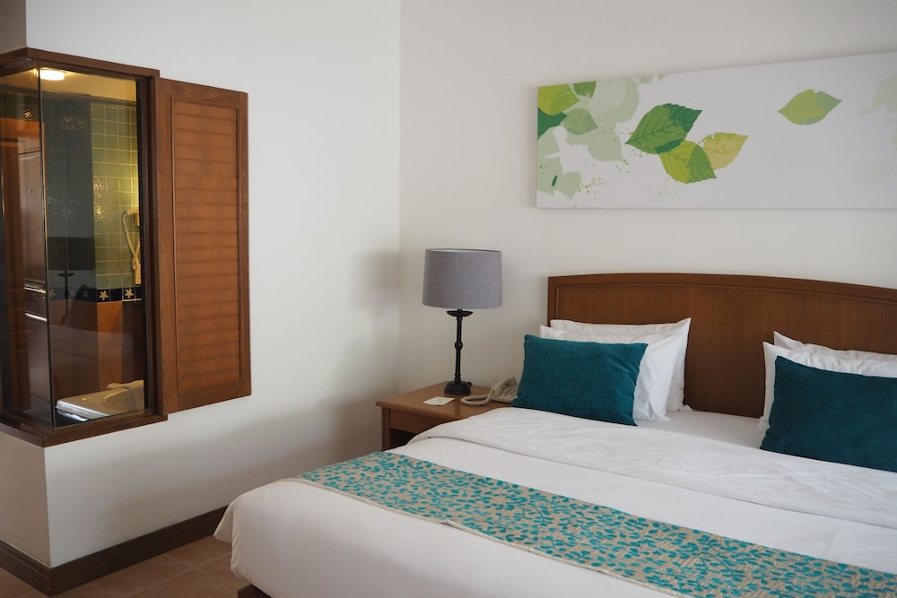 Woodlands Hotel And Resort 16/65