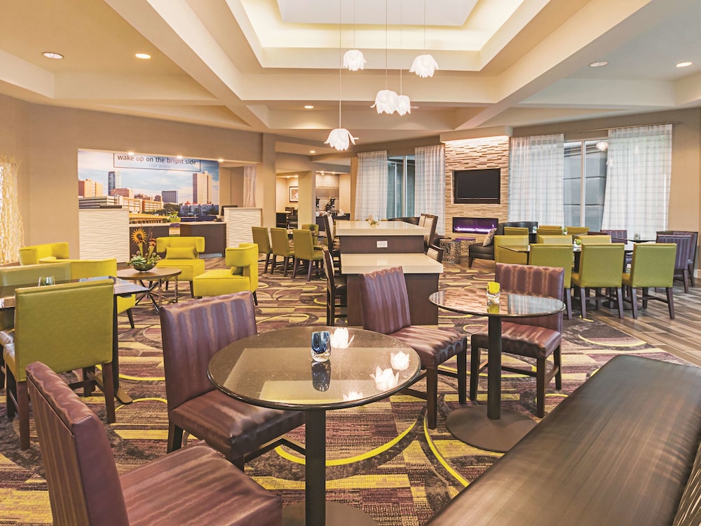 La Quinta Inn & Suites by Wyndham Fort Worth City View 31/48
