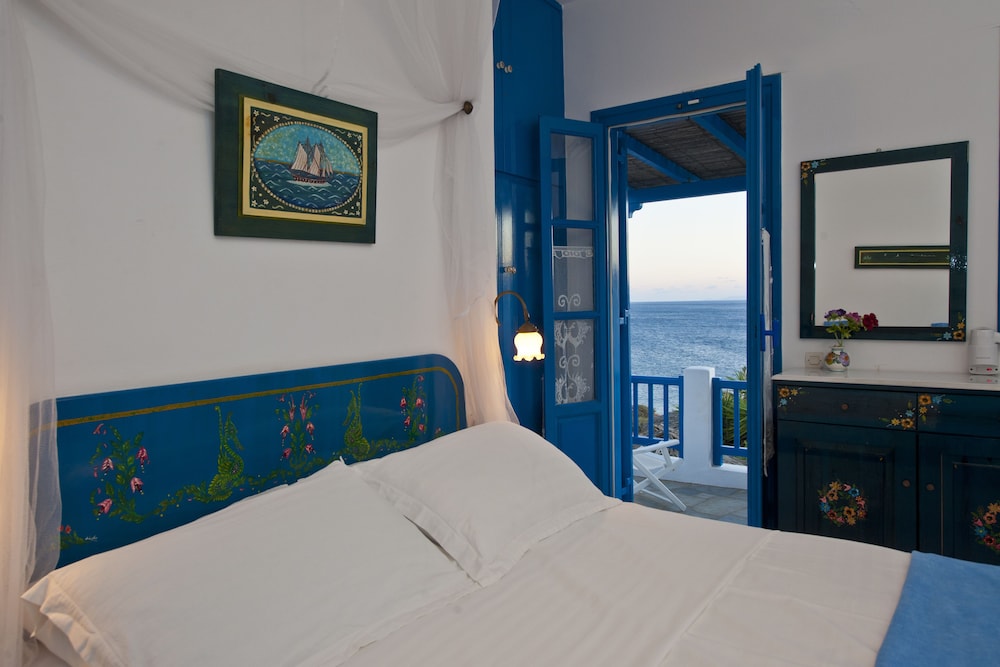 Dolphin Antiparos Villas and Suites 7/50