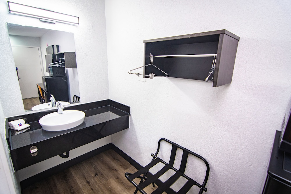2 Full Beds - Premium, Mini Fridge، Motel6 Kissimmee, FL - Orlando 8/9