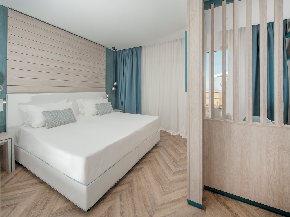Hotel Tirrenia 12/50