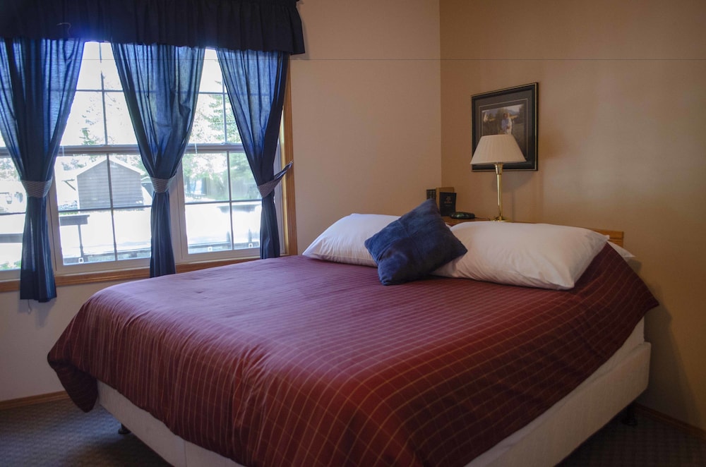 Crandell Mountain Lodge 12/66