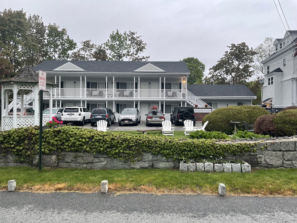 Moseley Cottage Inn and Town Motel 1/50