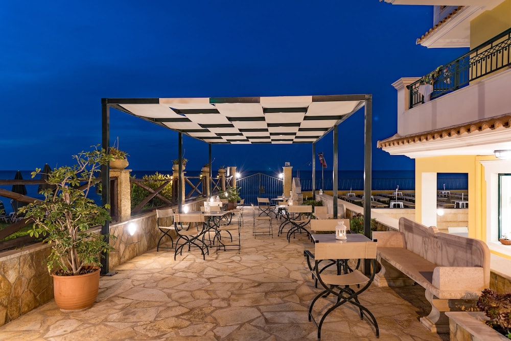 Andreolas Luxury Suites 3/72