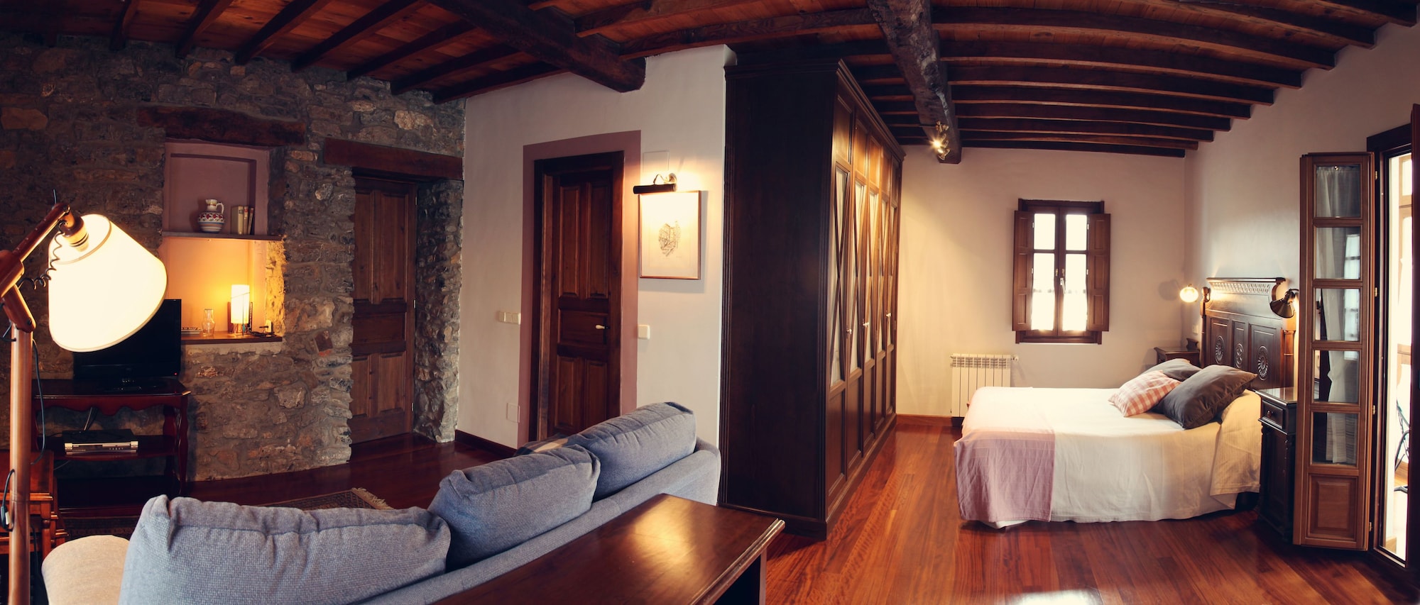 Suite, Queen Bed, Valley View, Balcony