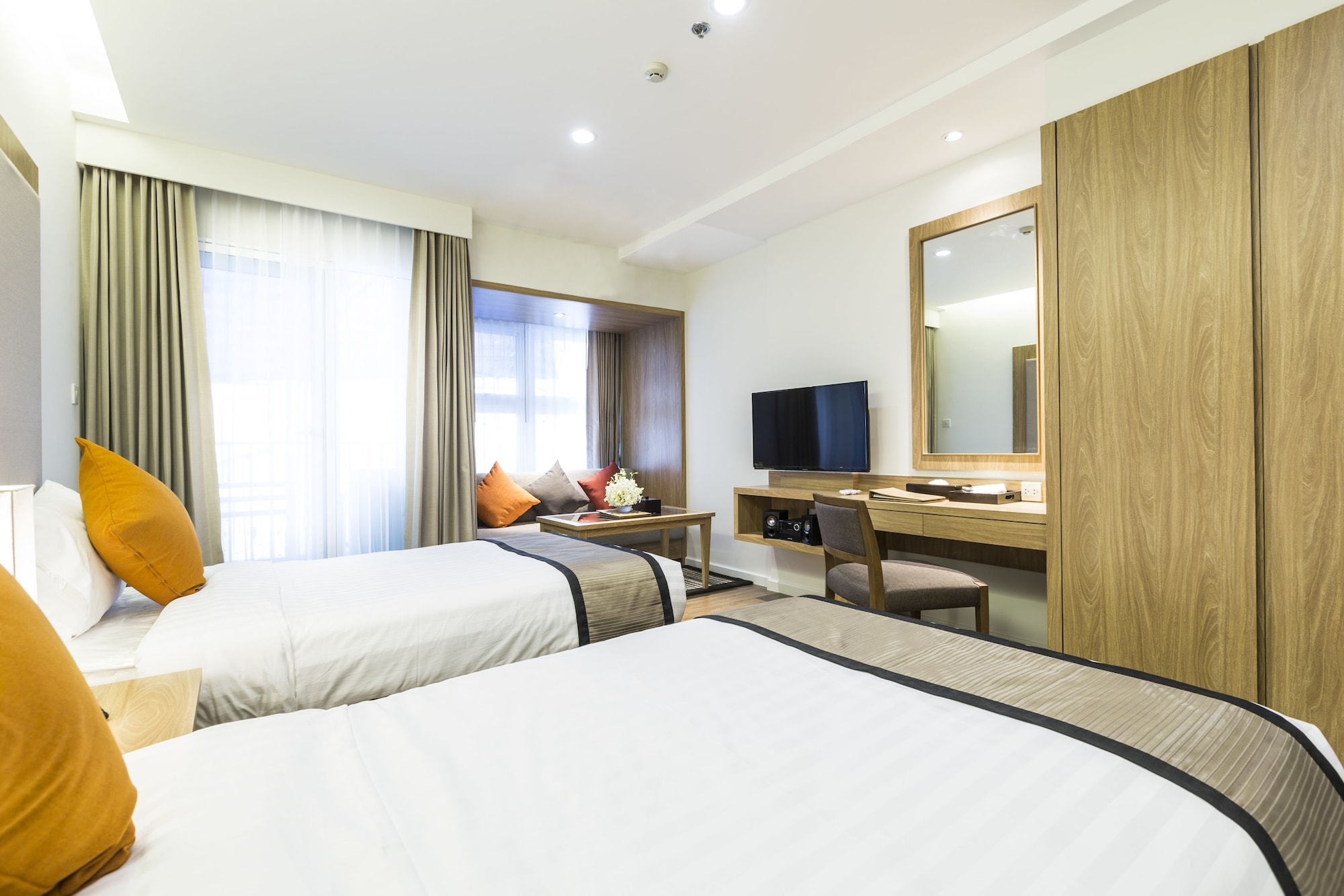 DELUXE, TWIN BEDS