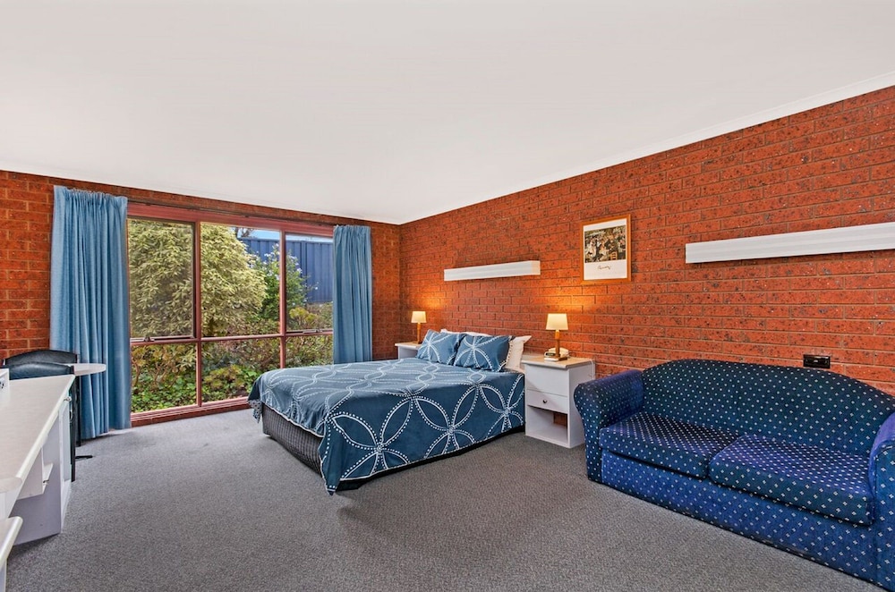 WHALERS REST MOTOR INN 24/56