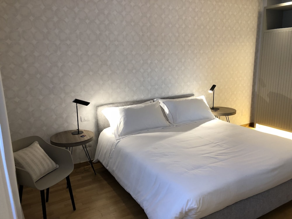 200 Rooms And Terrace 16/54