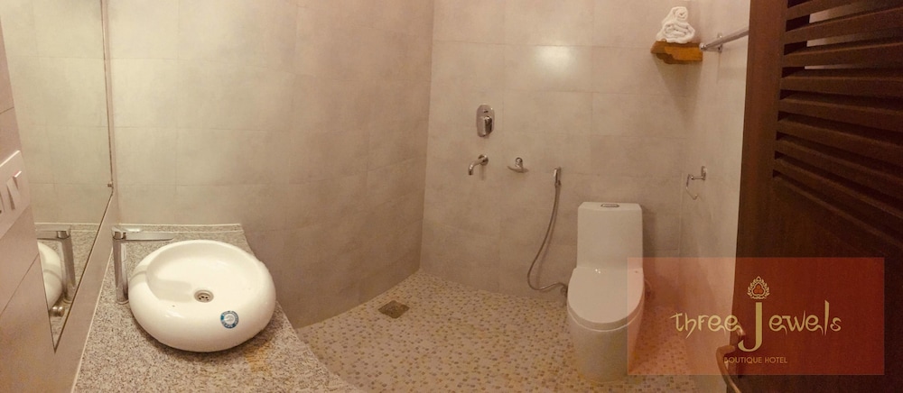 Three Jewels Boutique Hotel 31/74