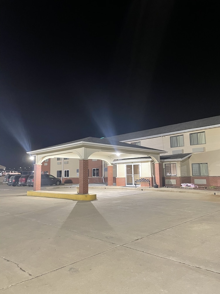 Designer Inn & Suites 61/69