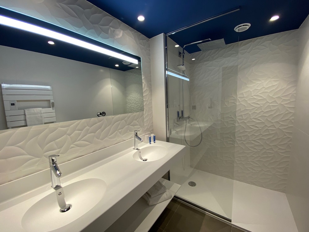 Brit Hotel Fougeres - Hotel Du Parc 12/69
