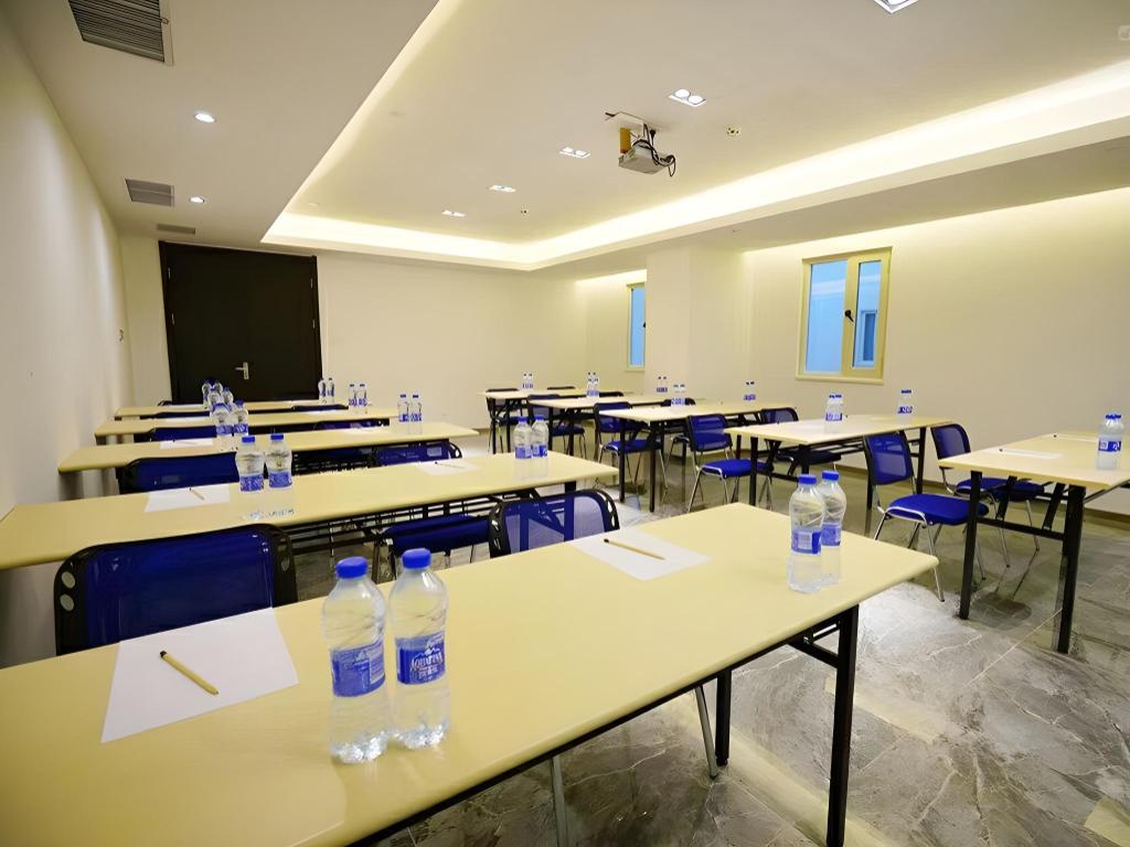 Jinjiang Metropolo Hotel of Qingdao University 37/48