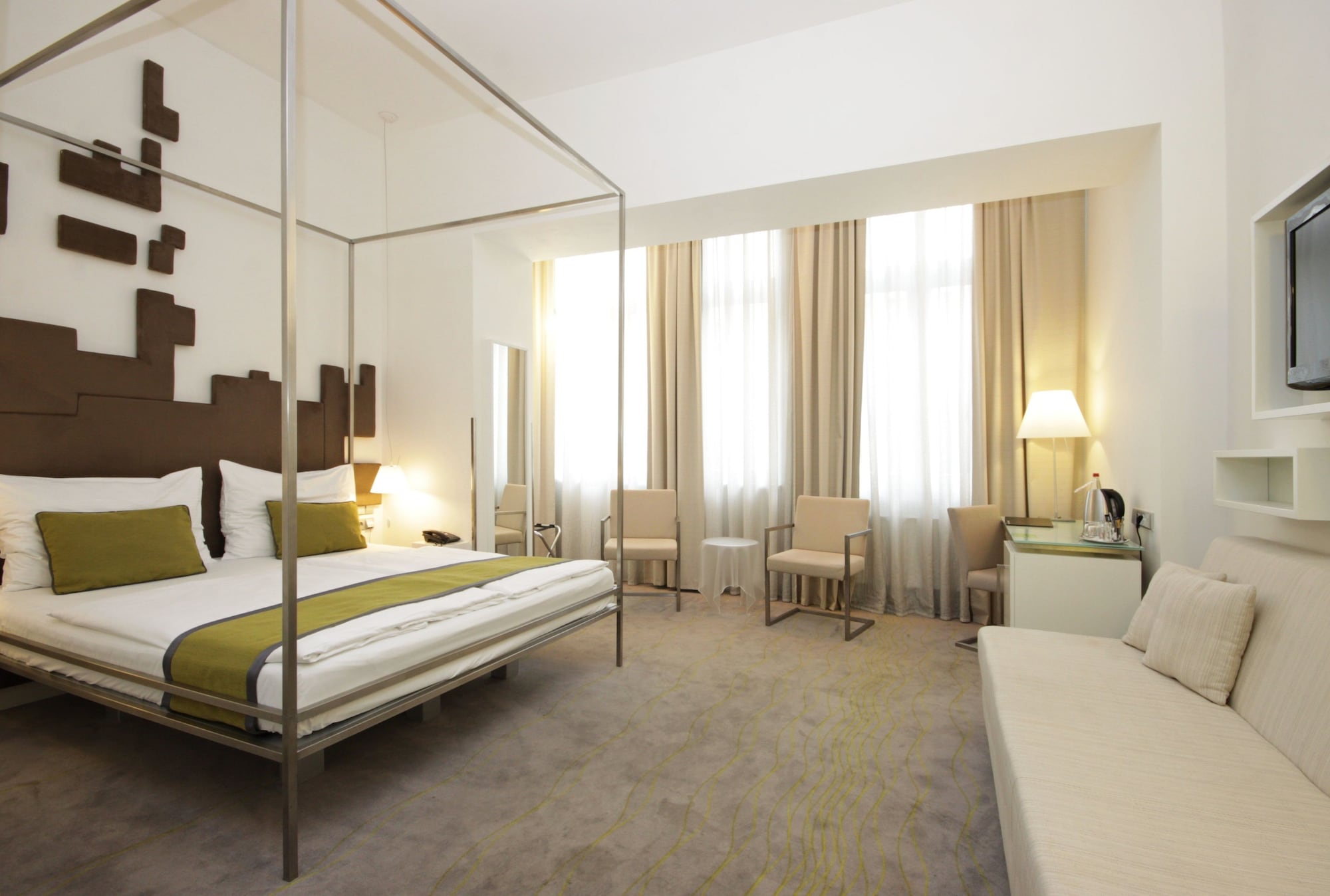ROOM, TRIPLE