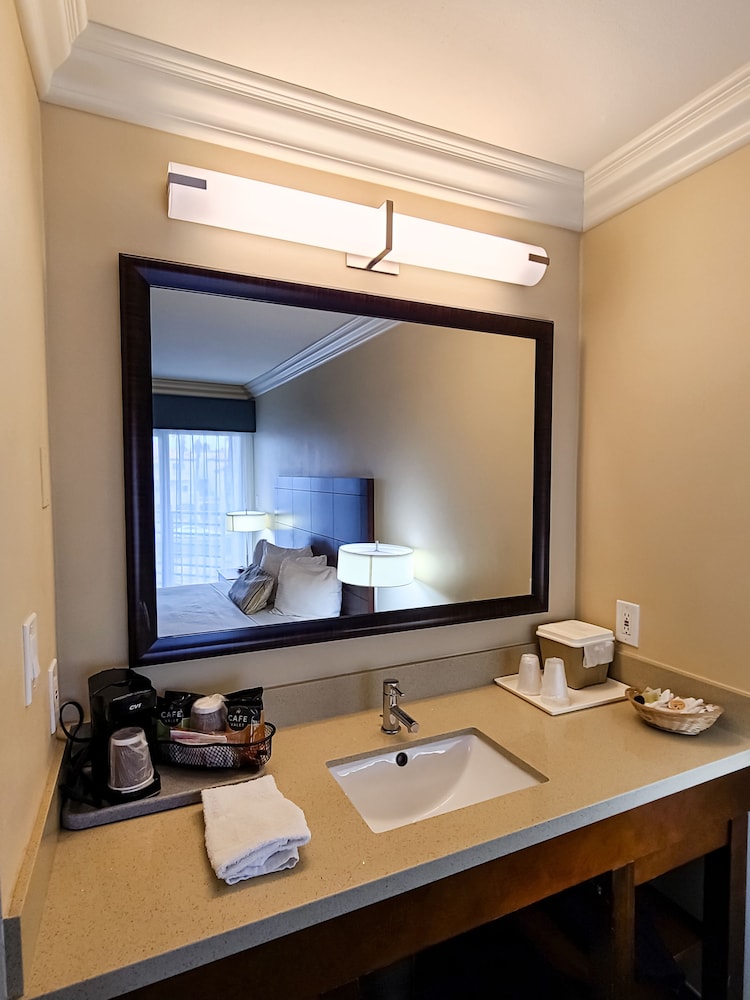 Best Western Huntington Beach 53/65