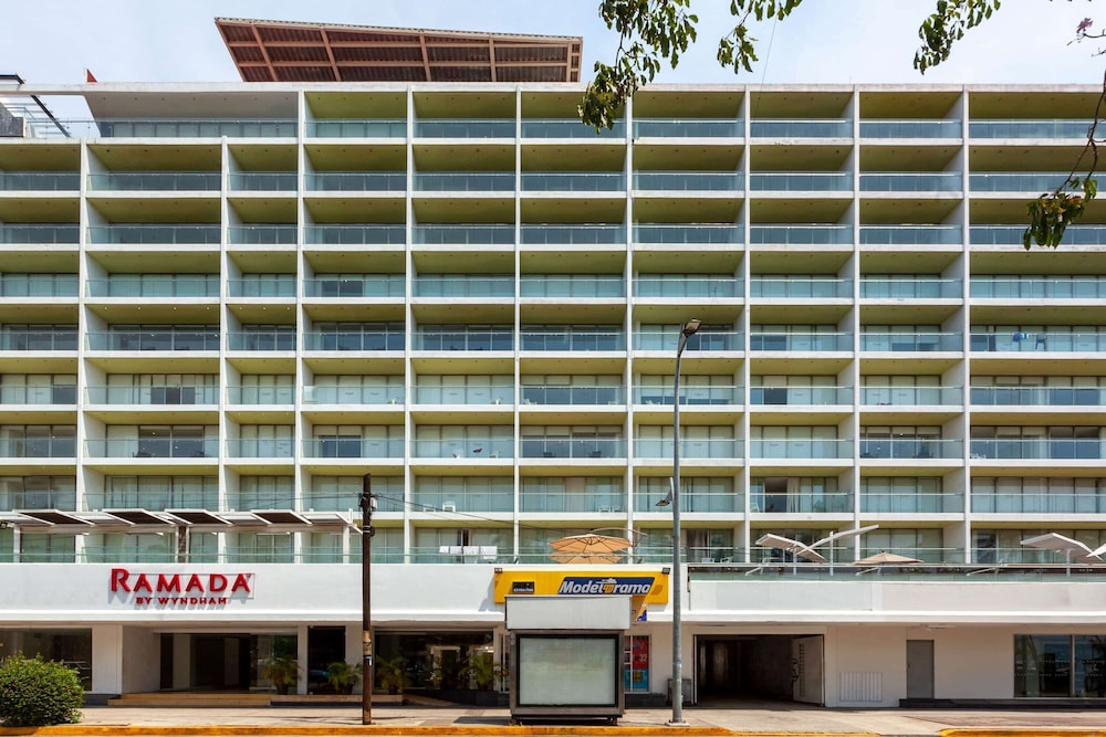 Ramada by Wyndham Acapulco Hotel and Suites 5/61