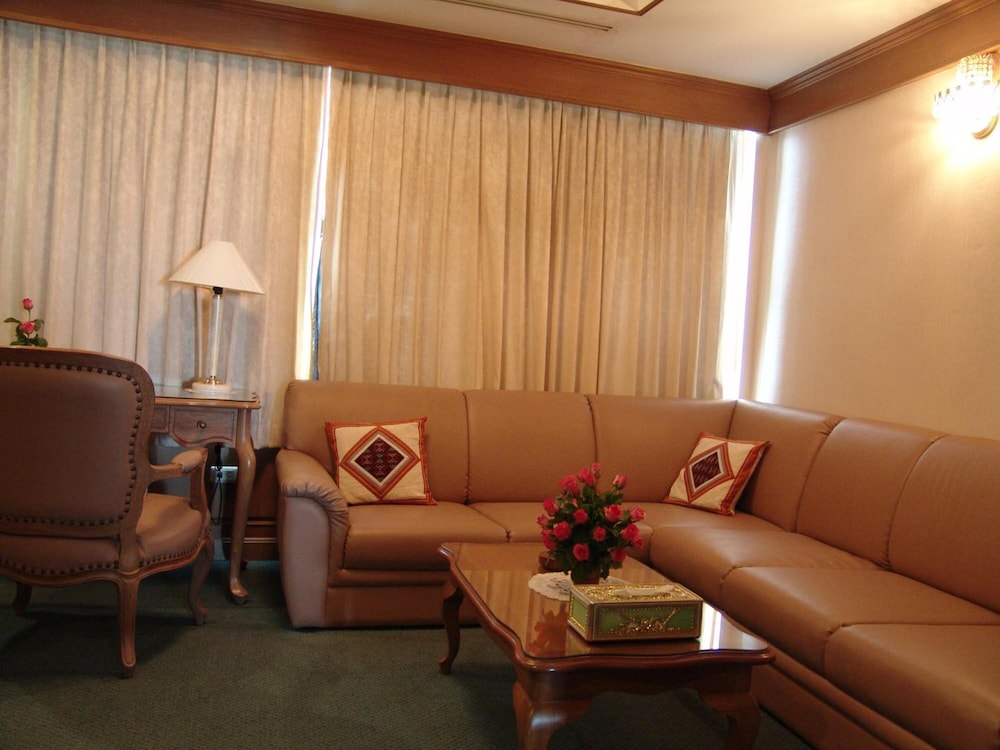 Dhevaraj Hotel 38/62