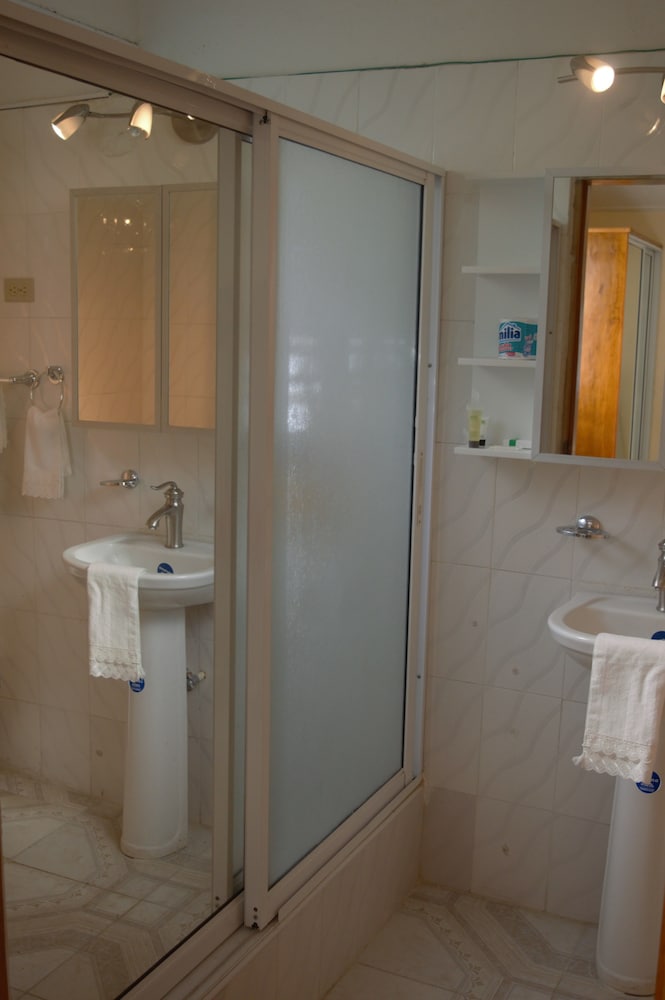 Pc Entreprises Guest House 48/50