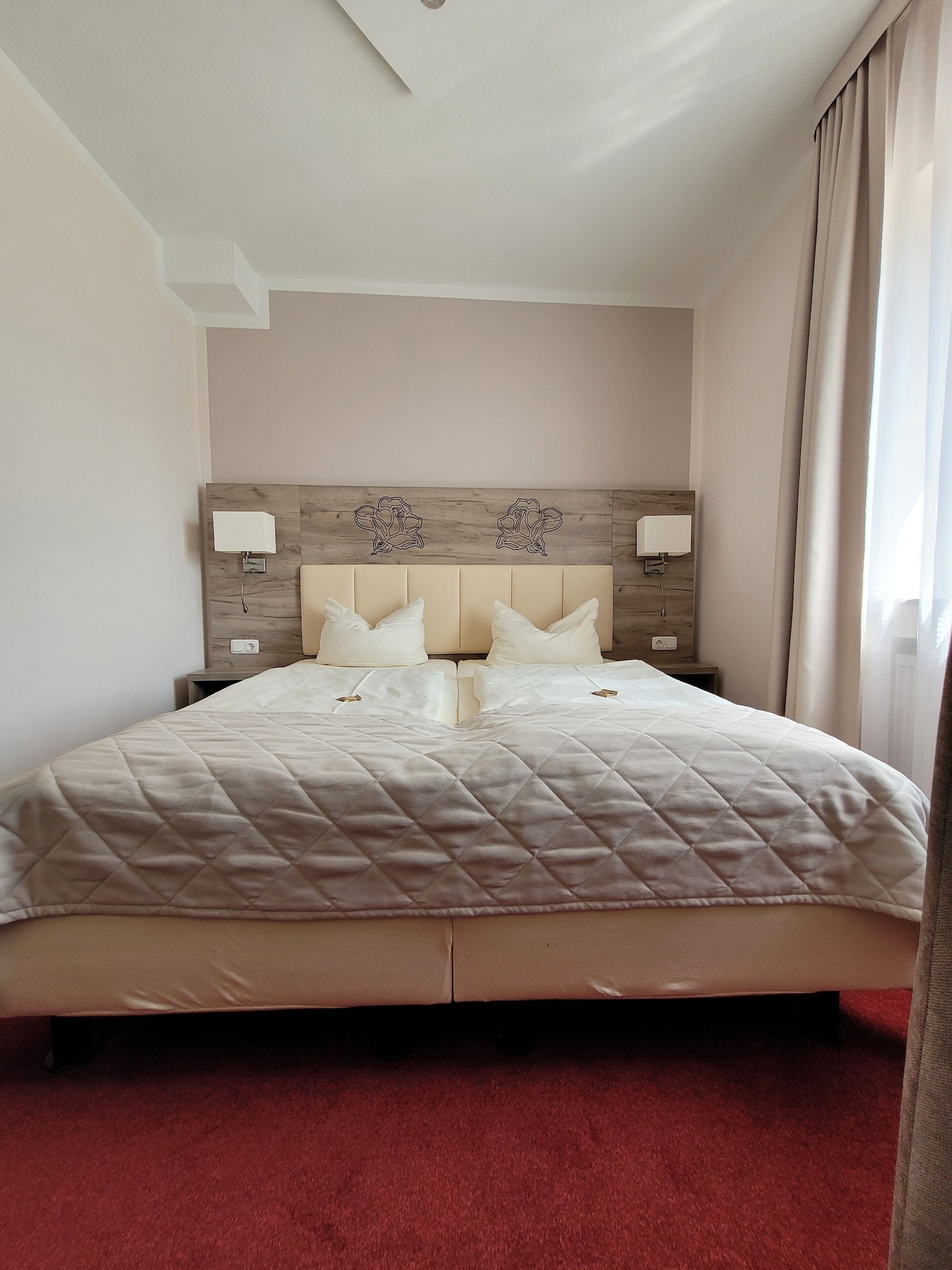 Classic, Queen Bed