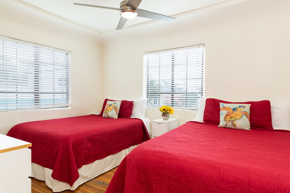 Deluxe, Apartment, King Bed, 2 Queen Beds, Sofa