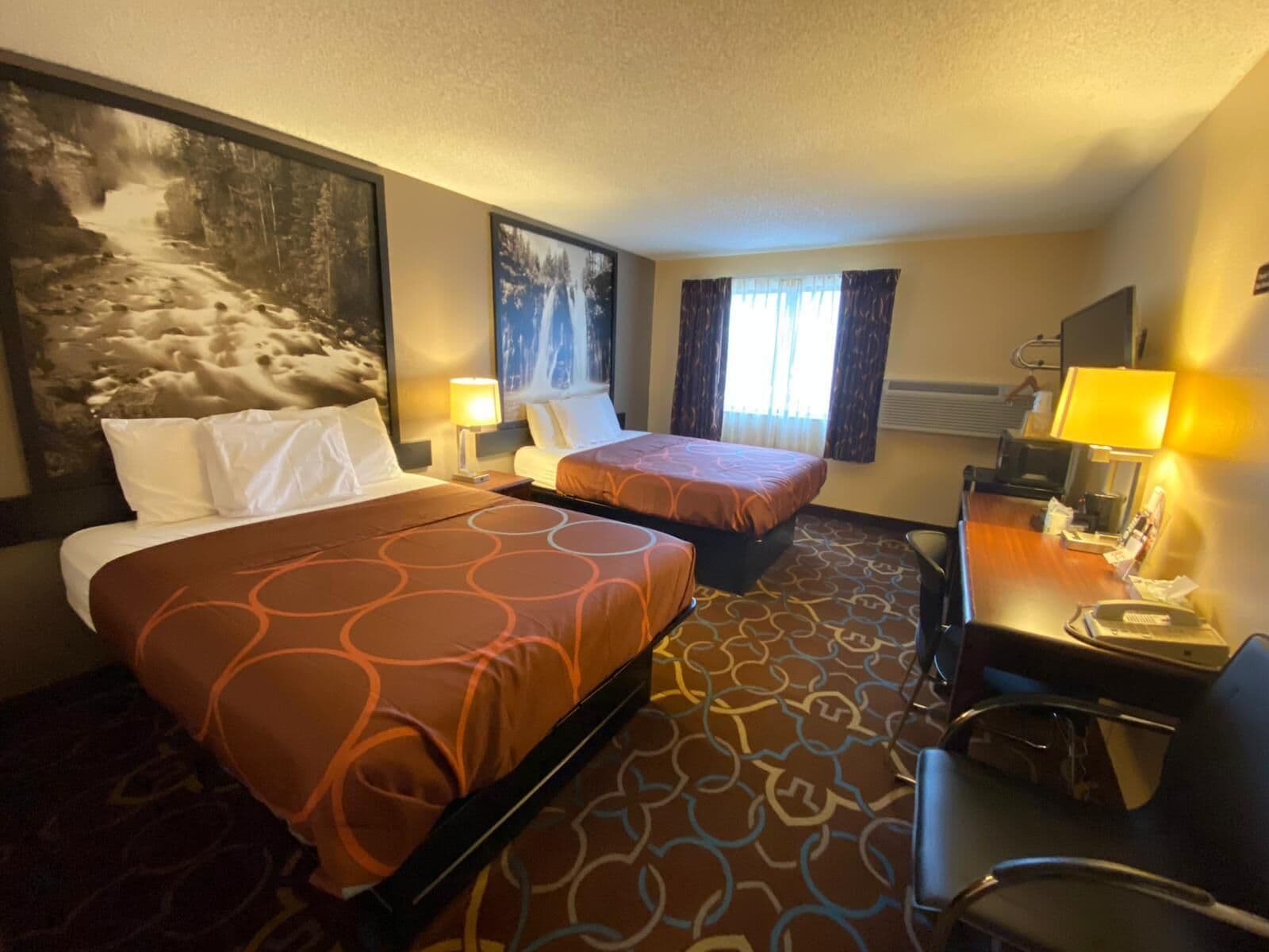 غرفة قياسية بسريرين كوين، Super 8 By Wyndham Kansas City At Barry Road/Airport 4/6