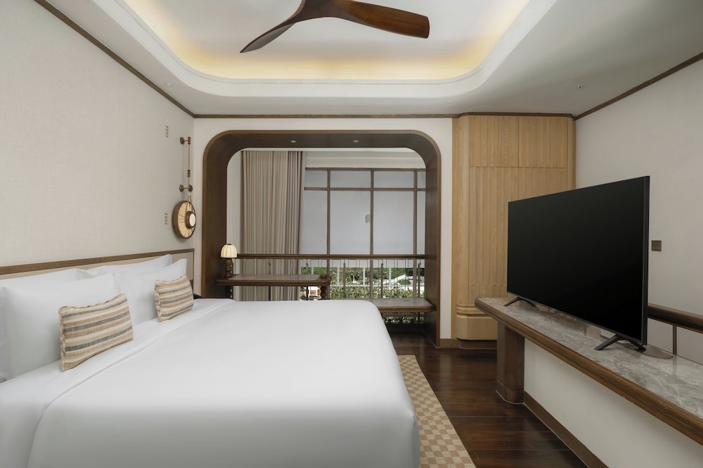 1 Bedroom, Duplex, Comfort, Suite, King Bed, Pool View, Sofa