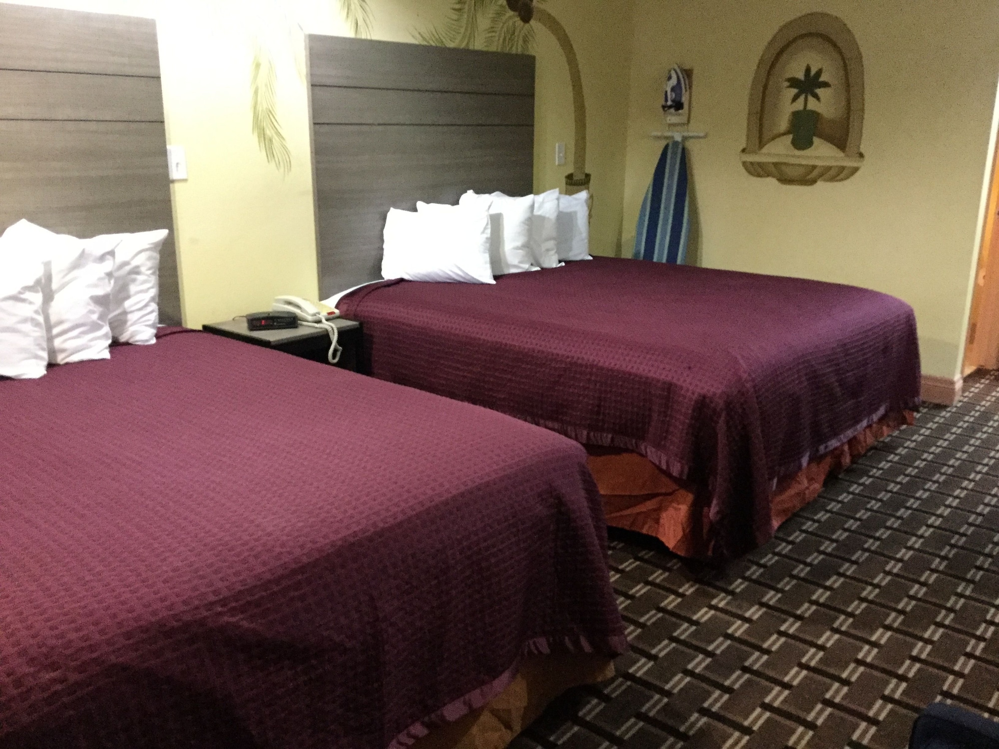 DELUXE, 2 QUEEN BEDS