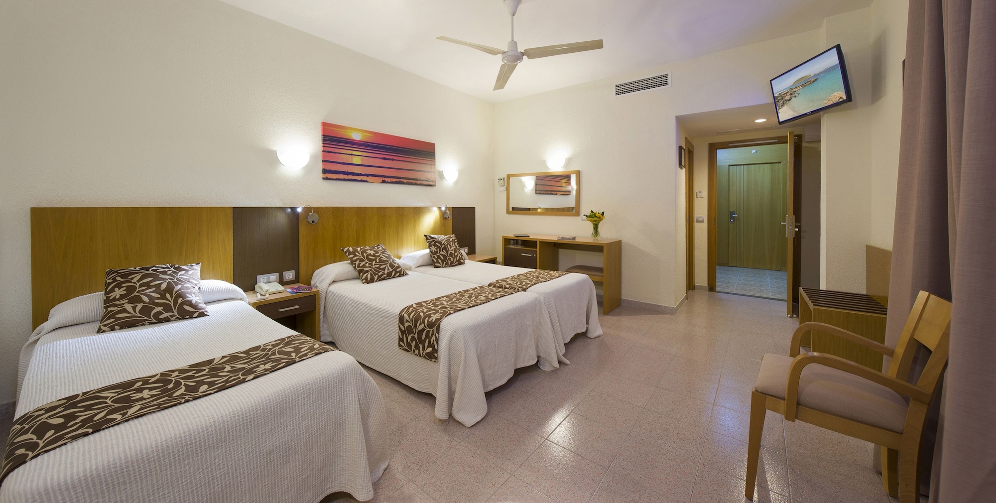 ROOM, TWIN BEDS, WITH EXTRA BED