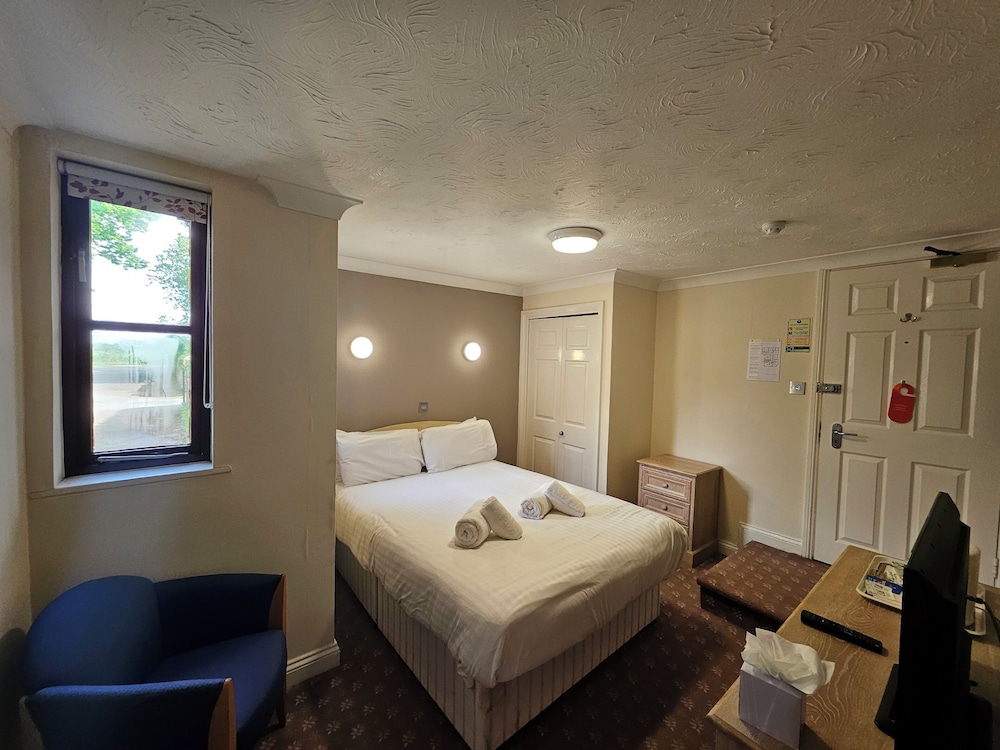 MARSH FARM HOTEL 23/50