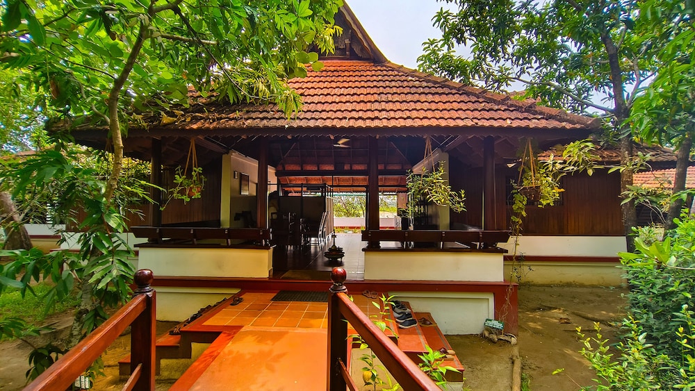 Coconut Lagoon Cgh Earth in KOTTAYAM