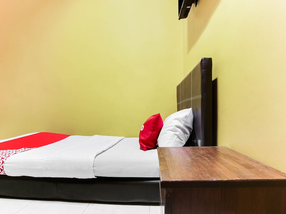 OYO 89406 Lucky Budget Hotel 11/21