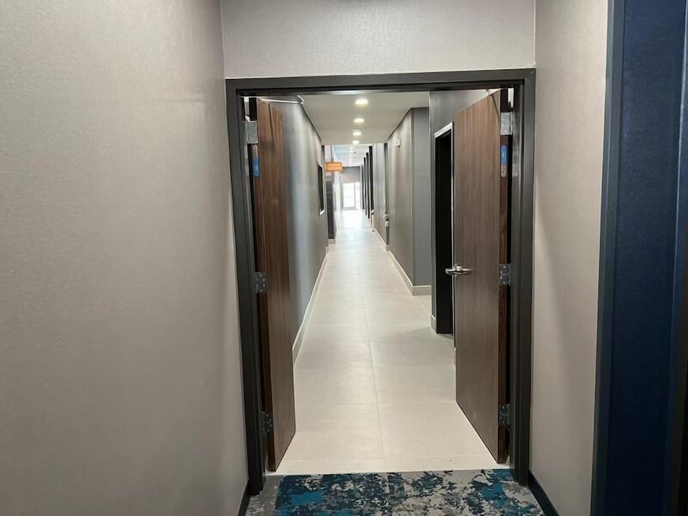 La Quinta Inn & Suites by Wyndham Manchester / Arnold AFB 13/42