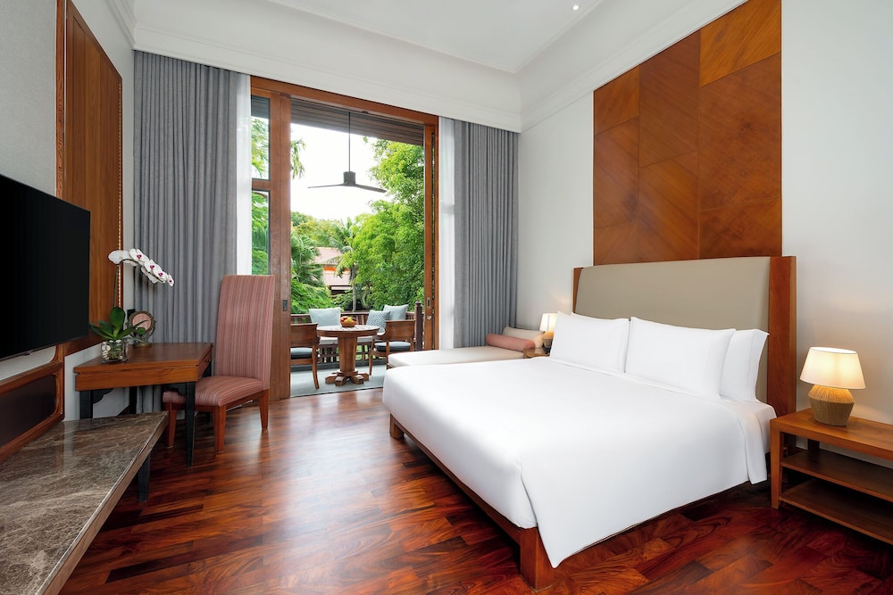 Club, Junior Suite, King Bed, Lagoon View