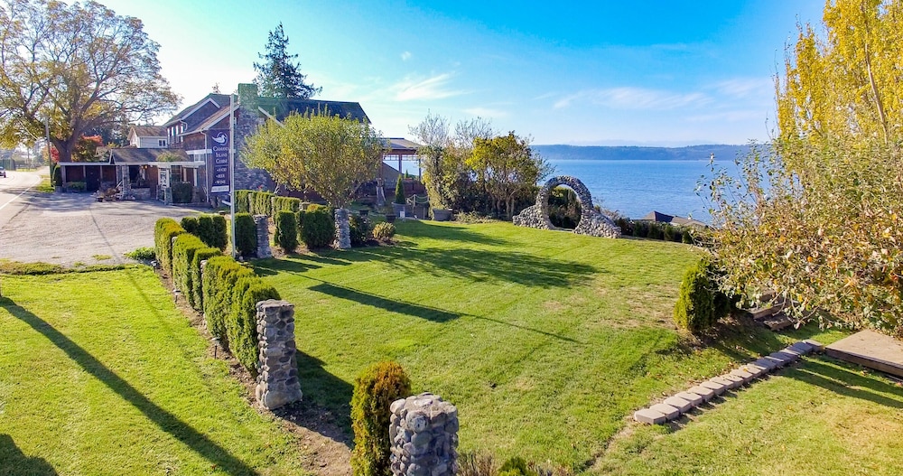 Camano Island Inn 40/67