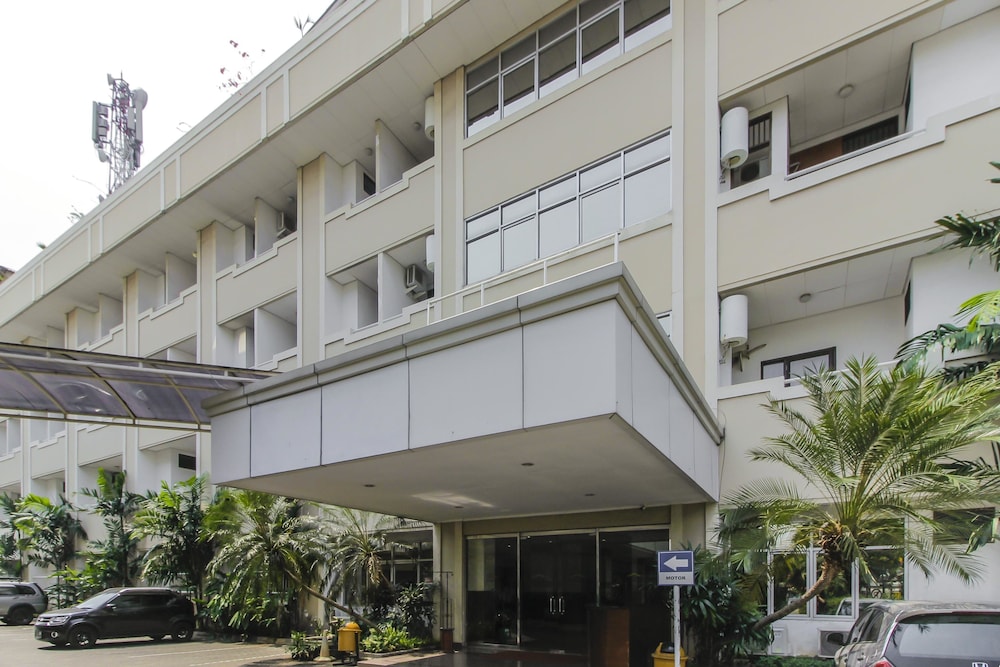 Reddoorz Plus Near Gbk Senayan 1/47