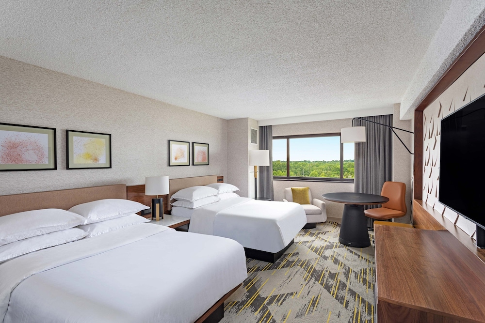Room at SHERATON EDISON HOTEL RARITAN CENTER, EDISON - NJ