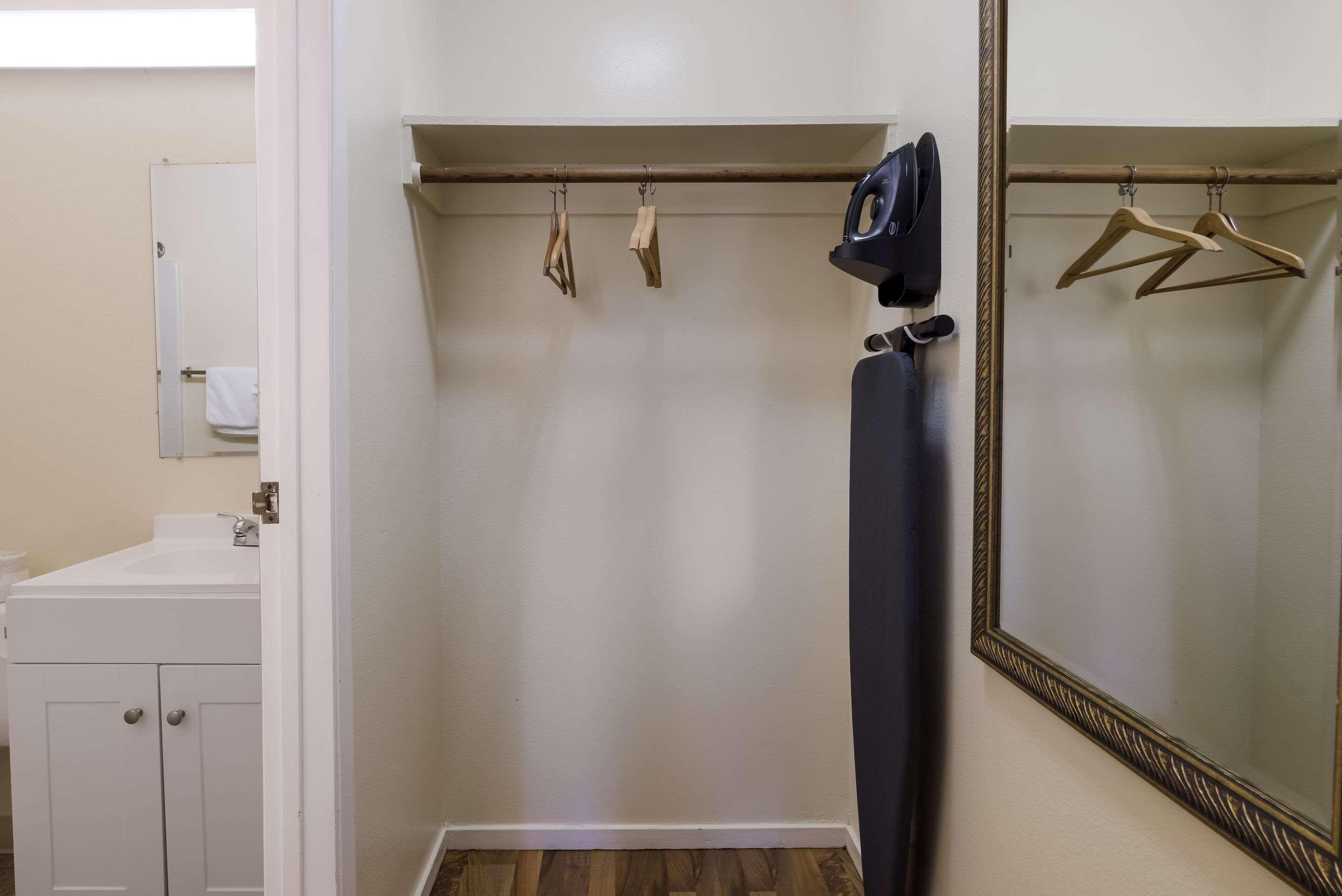 غرفة بسرير كوين، Rodeway Inn Livermore 7/7