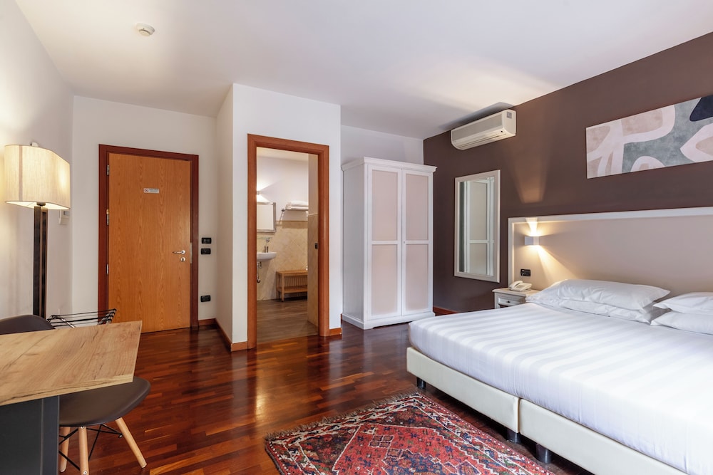 Inn Rome Rooms & Suites 17/50