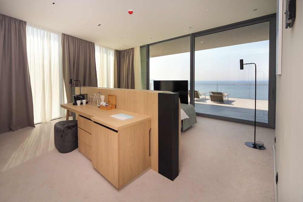 Sea Star Hotel 5/50