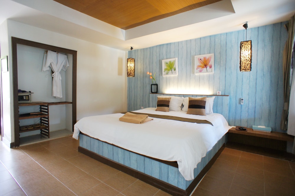 The Hideaway Resort 11/31