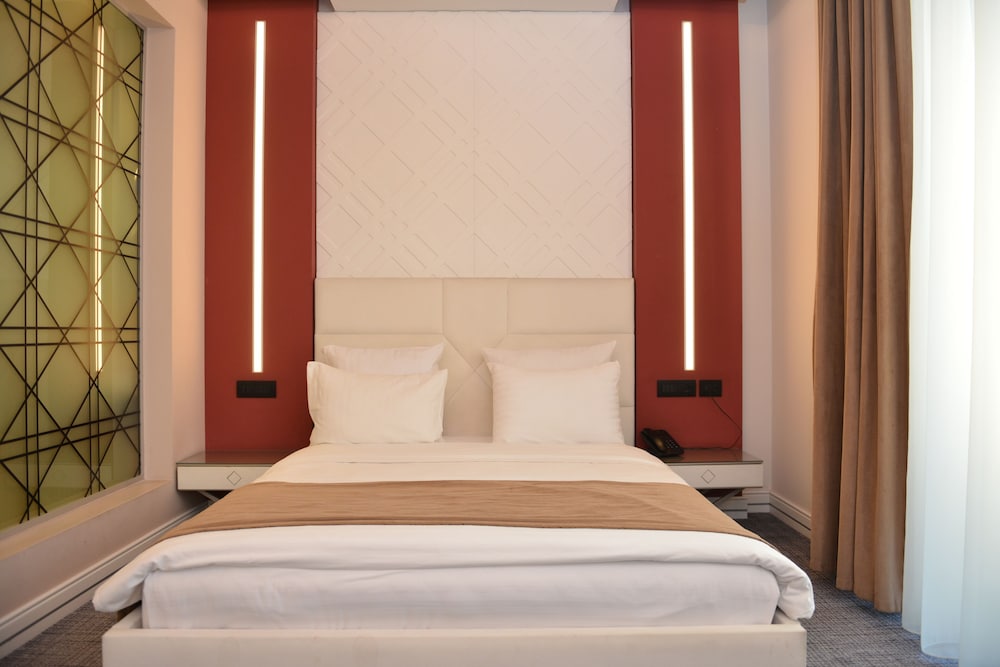 Aghababyan S Hotel 23/77