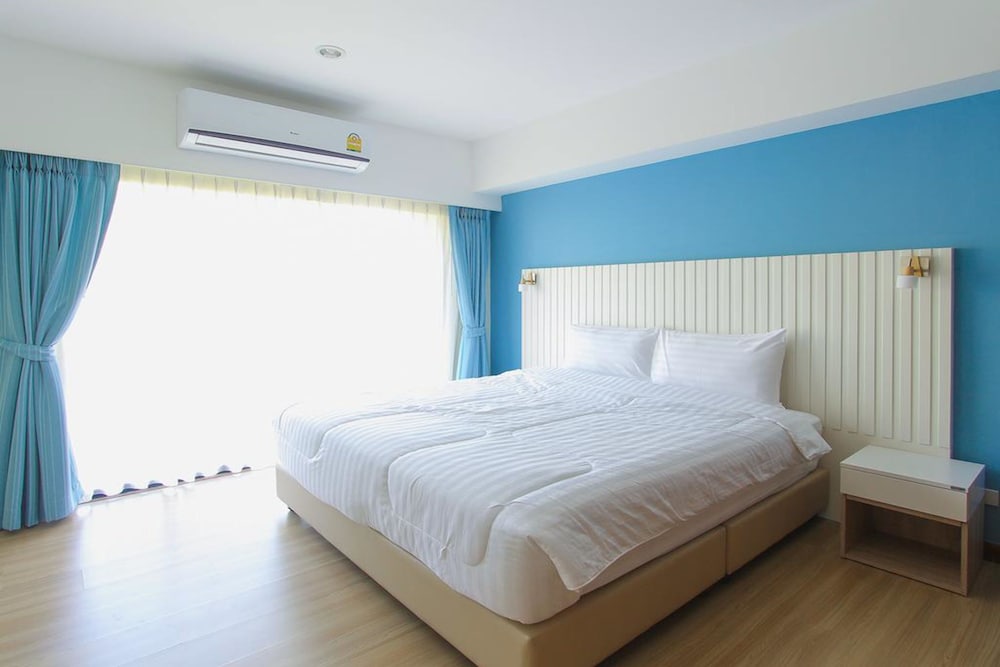 ROOM, DOUBLE BED