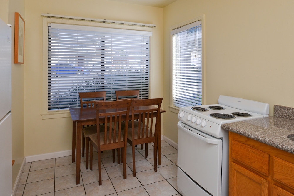 Edgewater Inn And Suites 65/76