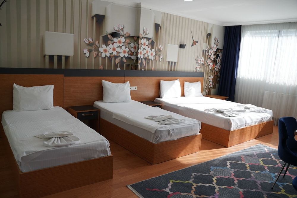 Heraldic Room Hotel 18/50