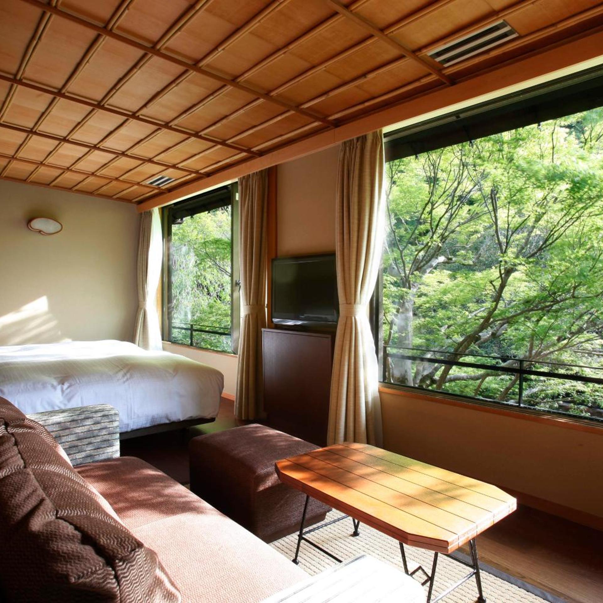 Single Bed, Outdoor Bath