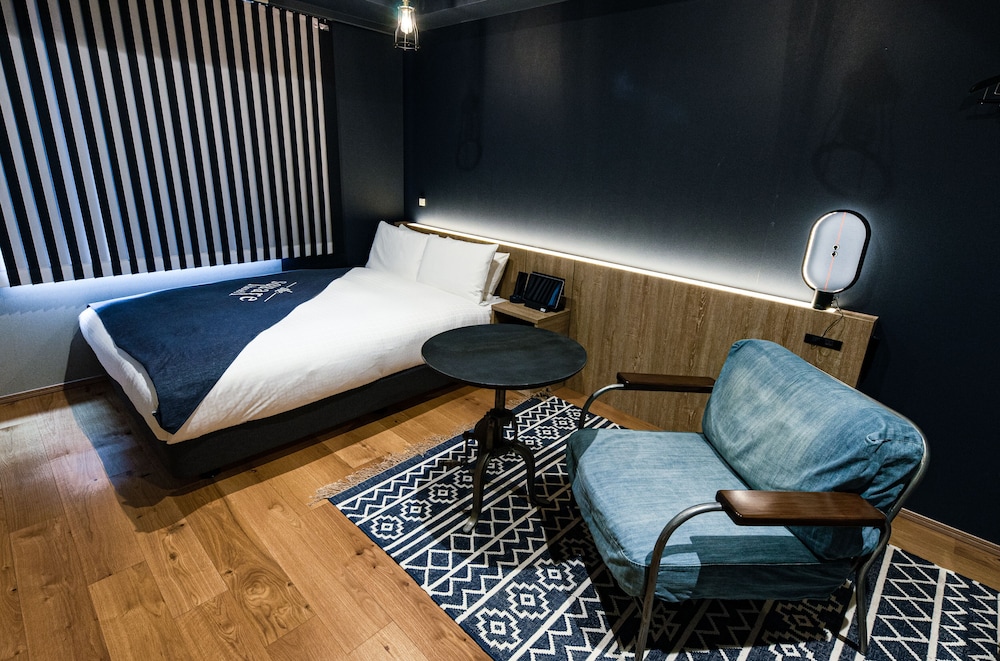 DELUXE, DOUBLE BED