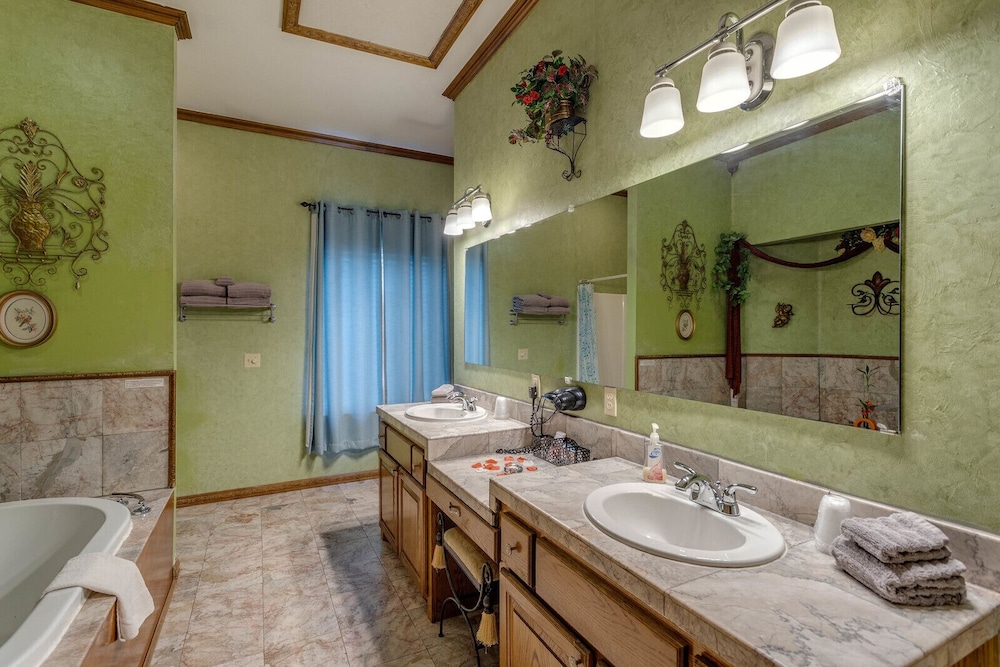 Whispering Pines Bed Amp Breakfast 34/69