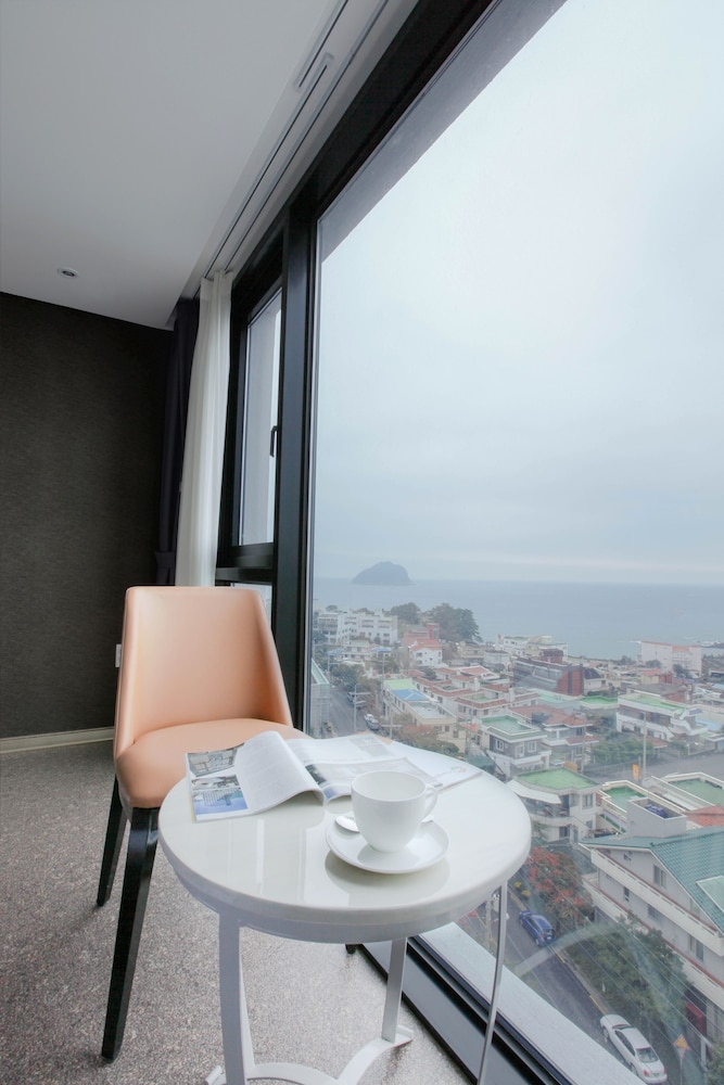 Eins Hotel 30/47