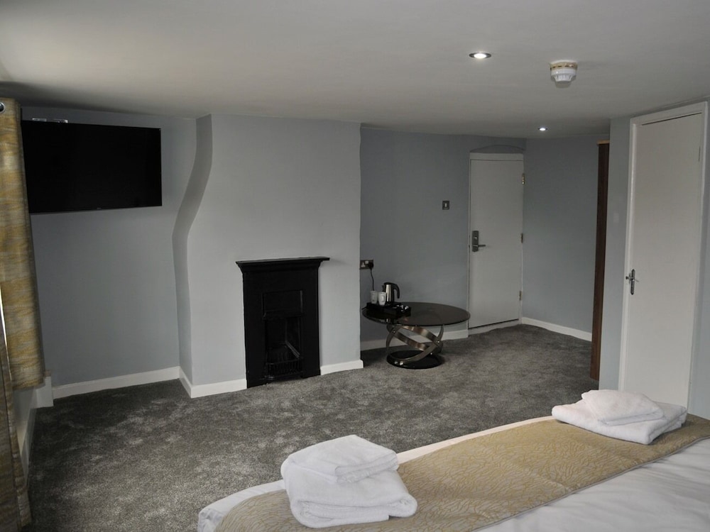 The Coach Hotel 23/34