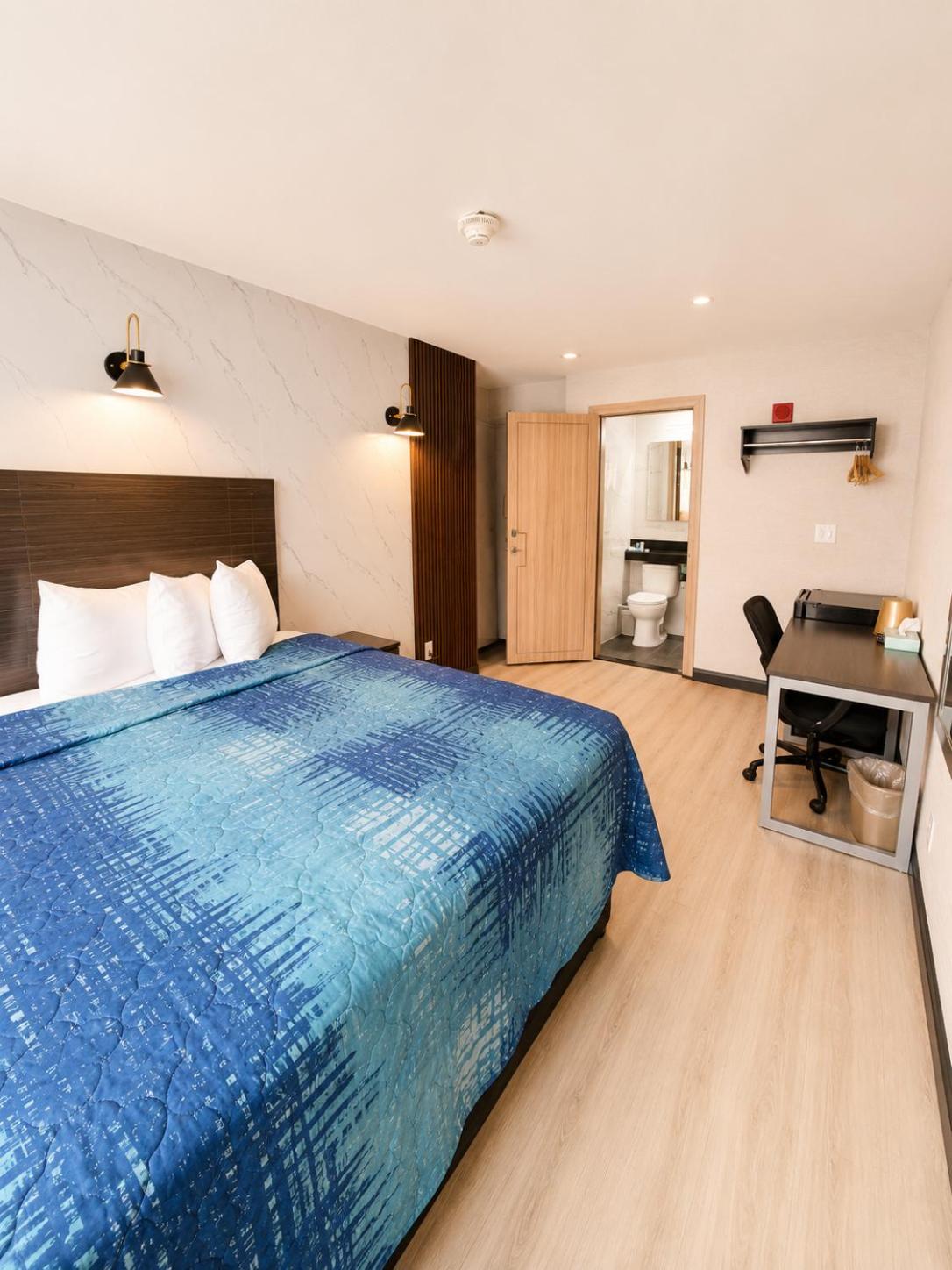 Tremont Hotel Bronx 32/50